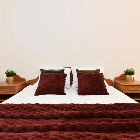Totu Abrahama With Balcony Apartment *